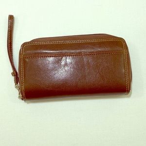 Buxton ©️ Large Clutch/Wristlet Wallet